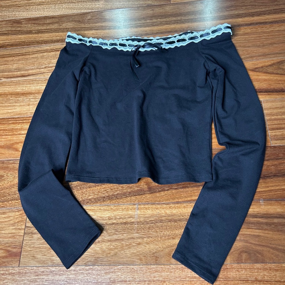 Forever 21 Black Off Shoulder Long Sleeve Crop Top Lace Trim Y2K Size‎ S